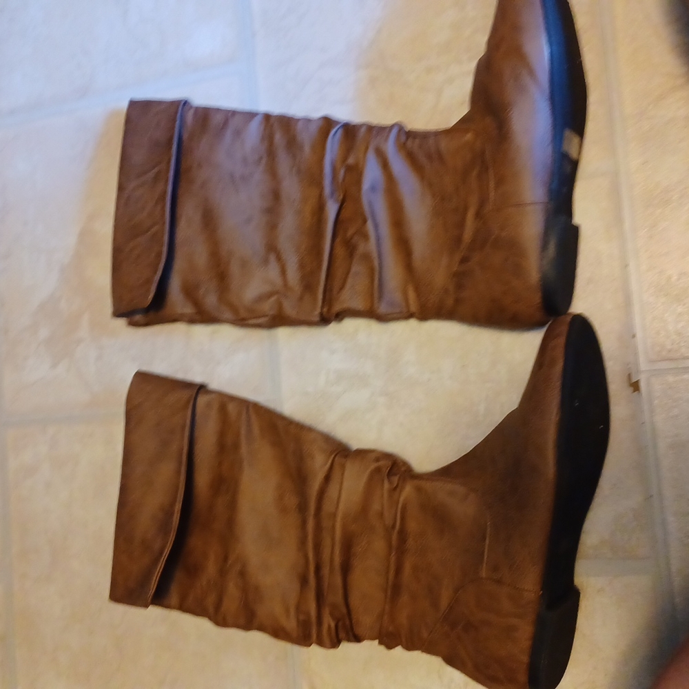 Boots - Picture 3 of 7